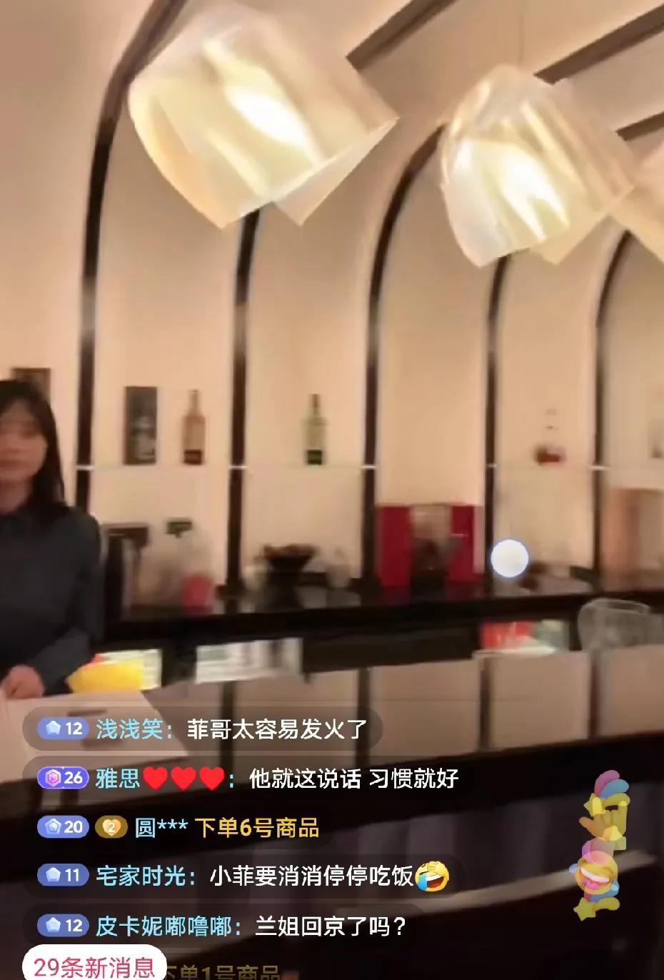 张兰直播下跪引发热议：商业压力与尊严的双重考验